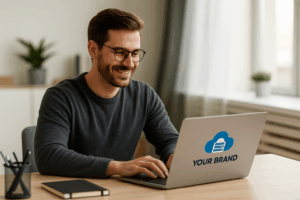 emprendedor creando marca de hosting